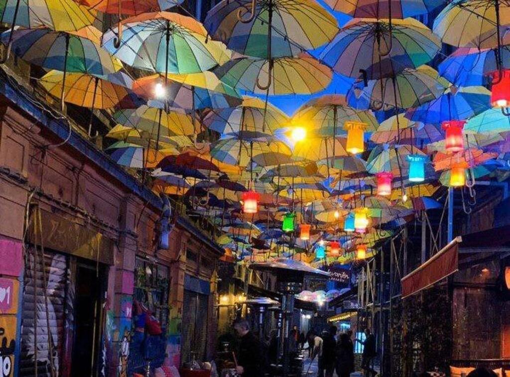 شارع المظلات اجمل مناطق اسطنبول الآسيوية