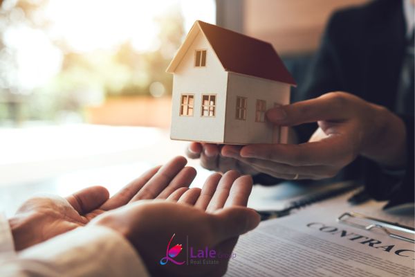  تطورات سوق العقارات في إزميت: تحليل وتوقعات